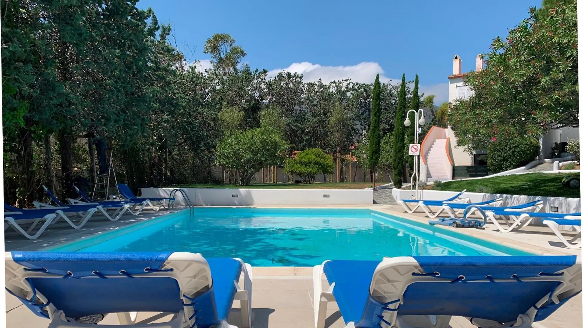Hotel Misty Cadaques 2*,